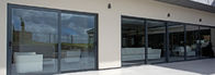 RAL-Glijdende het Glasdeuren van het Kleurenaluminium met de Oppervlakte van het Vliegscherm PVDF het Eindigen grijze glijdende het terrasdeuren van terrasdeuren